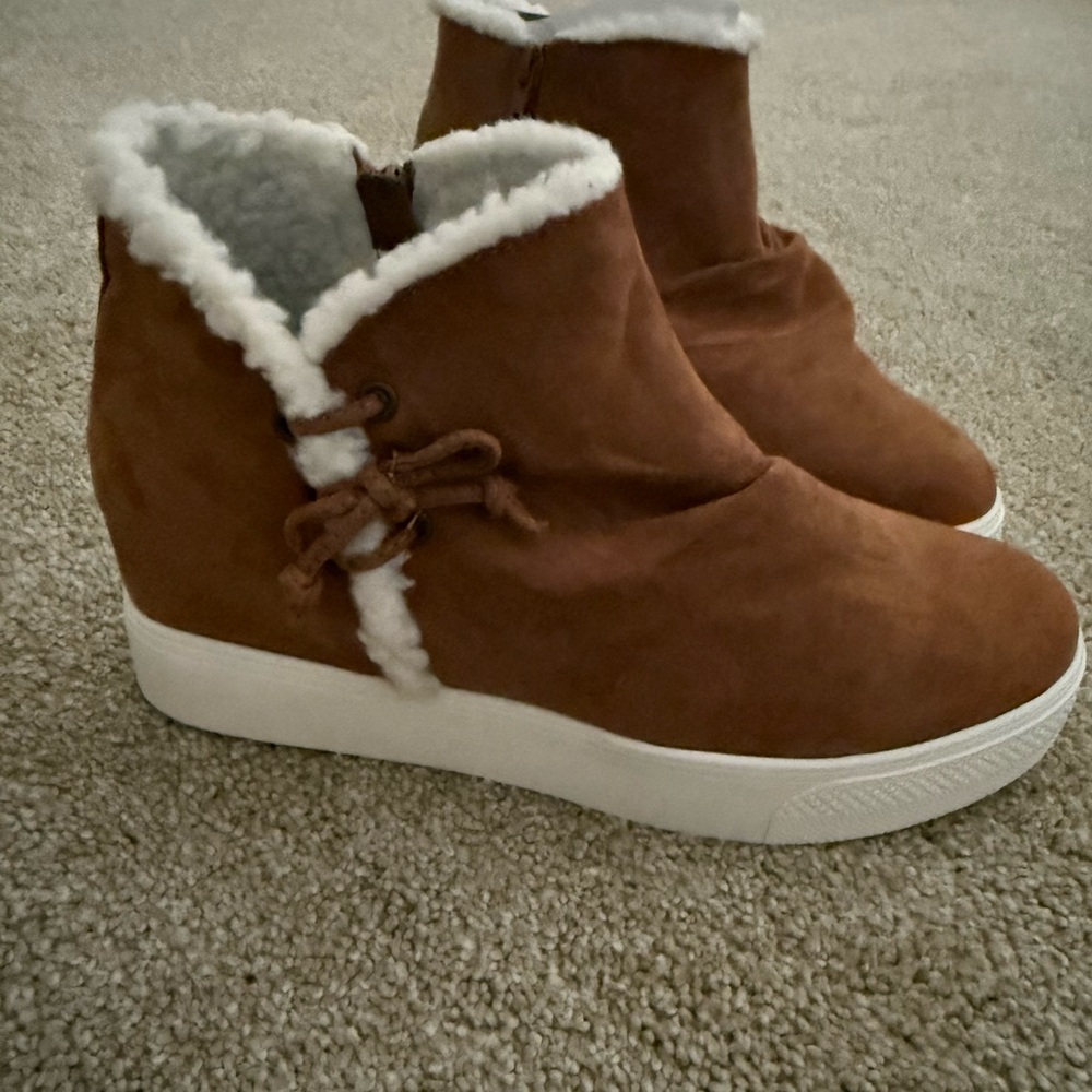 Wedge boots
